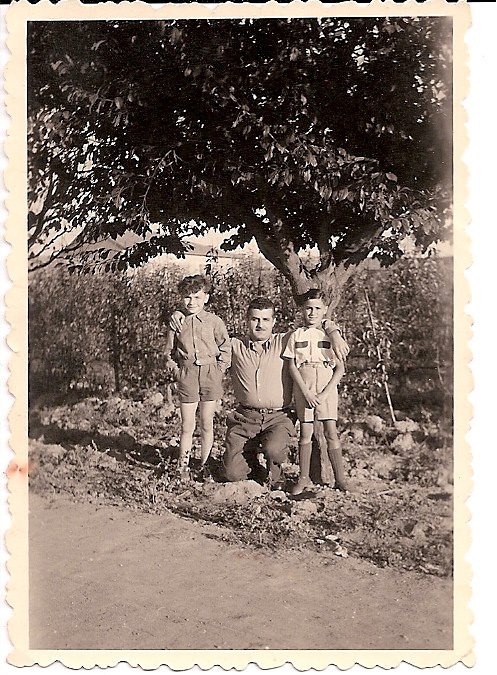Gérard Dantin, Étienne Saby et moi, au bord du chemin.