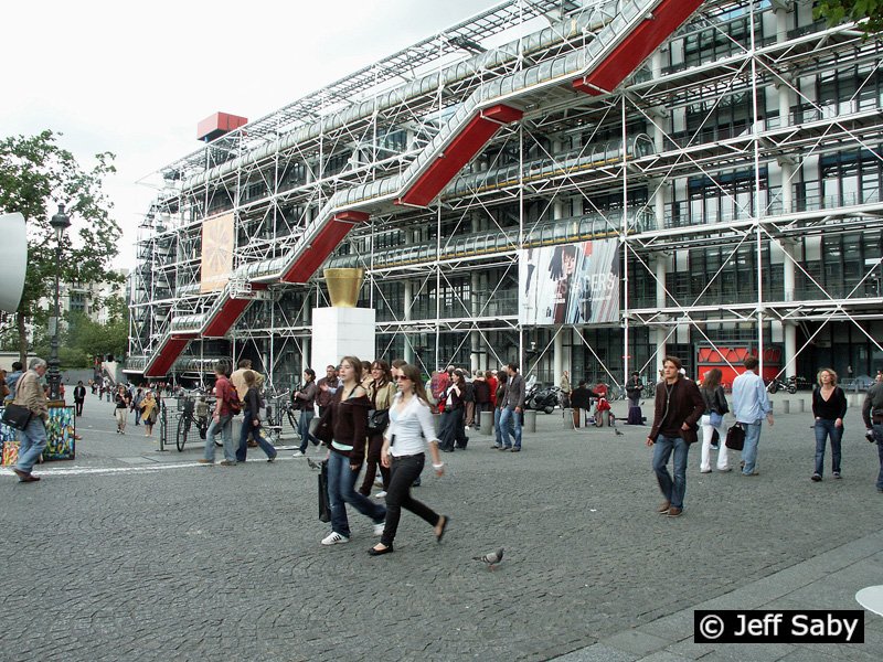 1/15. L'esplanade de Centre Pompidou. Jeu 28.06.2007, 14:45. © Jeff Saby.